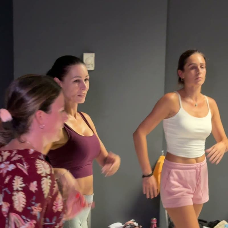 Alumnas de lady style salsa en clase